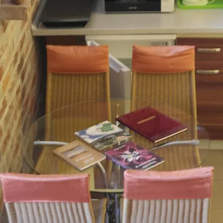 Nadasdy Studio Homestay *